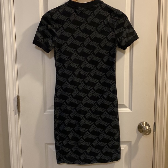 Woman’s Nike mini dress! Like new without tags! Size Small! - Picture 4 of 4